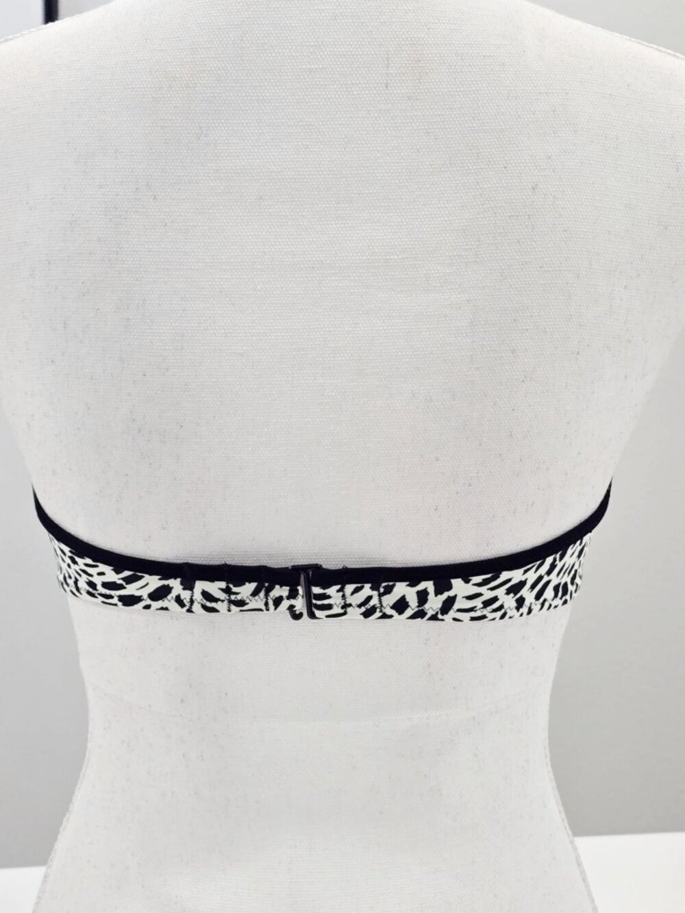 Shade & Shore ✦ Bandeau Bikini Top ✦ Neon Yellow Pink Crochet Black Print Sz 34B - Picture 4 of 7
